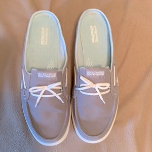Slip on boat shoes- hardly worn